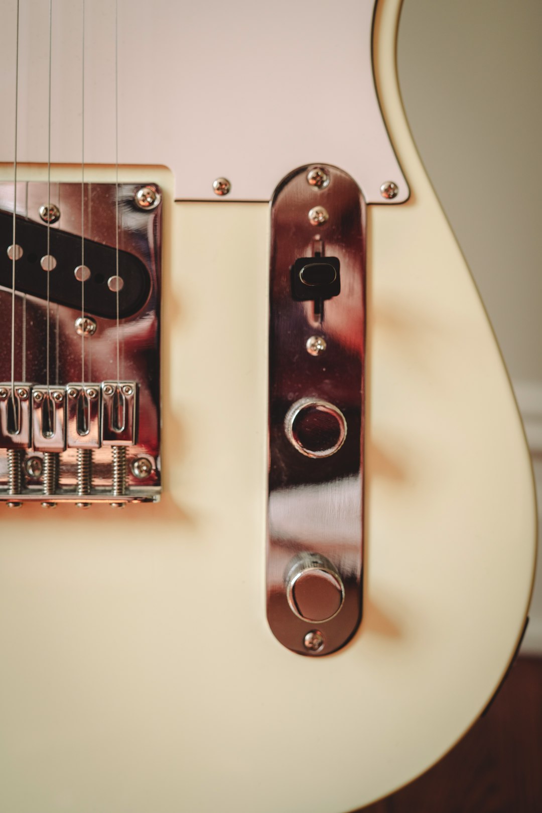 a-close-up-of-a-guitar-neck-with-a-picture-on-it-cbdufi7pbfu